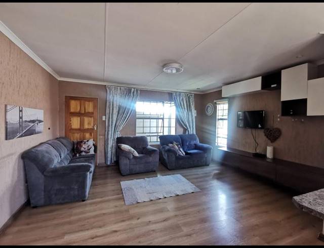 3 BEDROOM HOUSE FOR SALE IN ALBERTSDAL